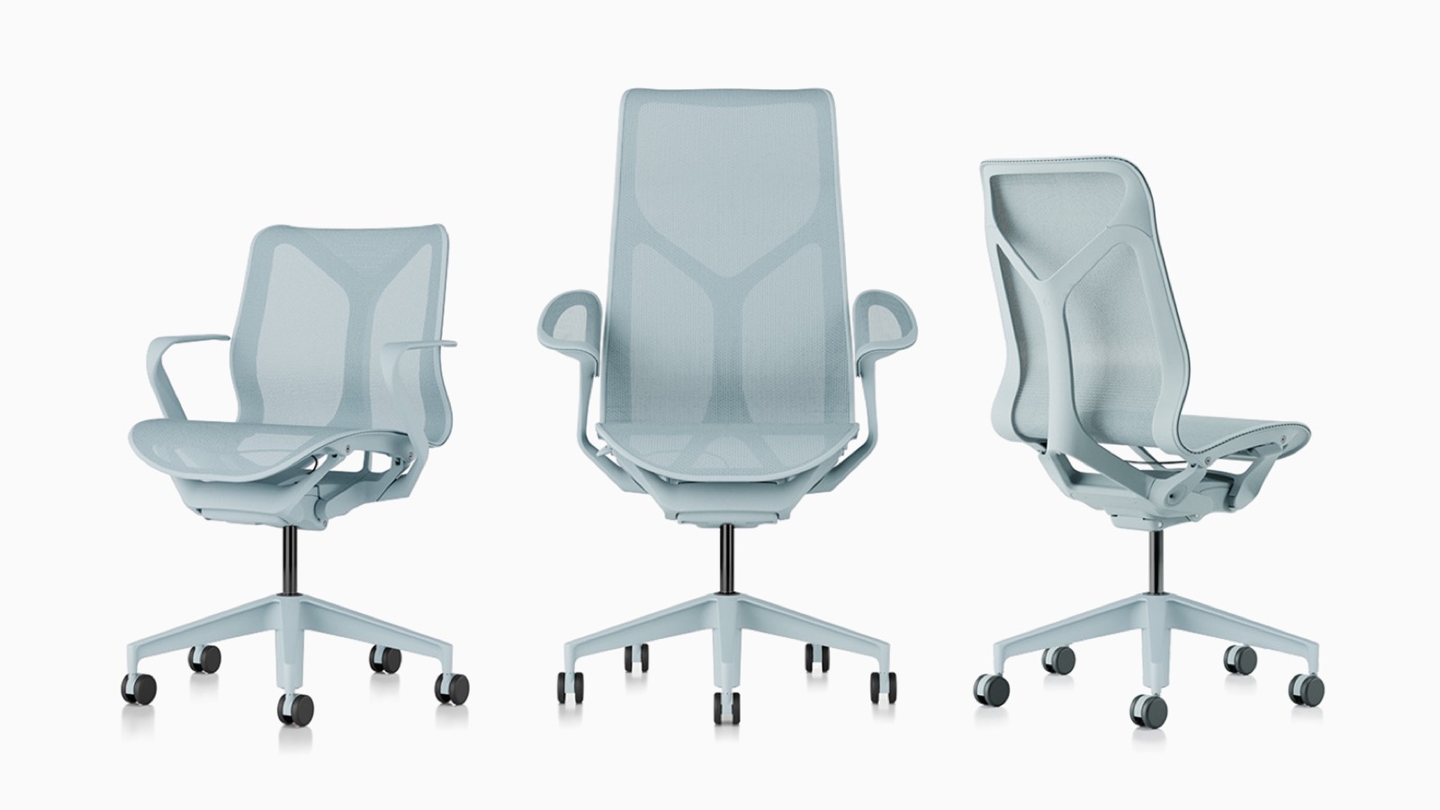 Cosm ergonomische Bürostühle mit niedriger Rückenlehne, hoher Rückenlehne und mittlerer Rückenlehne mit Federmaterialien, Untergestellen und Rahmen in Glacier hellblau.
